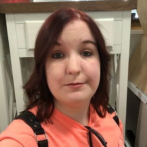 Meet your Posher, Caitlin